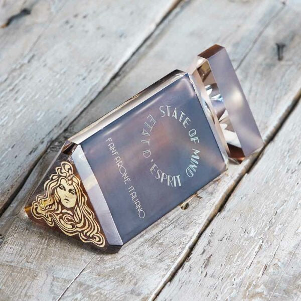 Promo photo of the bottom of the perfume bottle of State of Mind Fanfarone Italiano