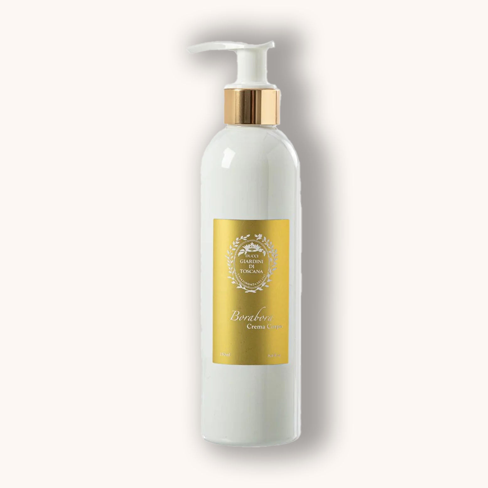 Alt tag: A sleek white bottle of Giardini di Toscana BoraBora Bodycream with a gold label and pump dispenser, showcasing a luxurious Natuurlijke Skincare product designed for hydrating the body.