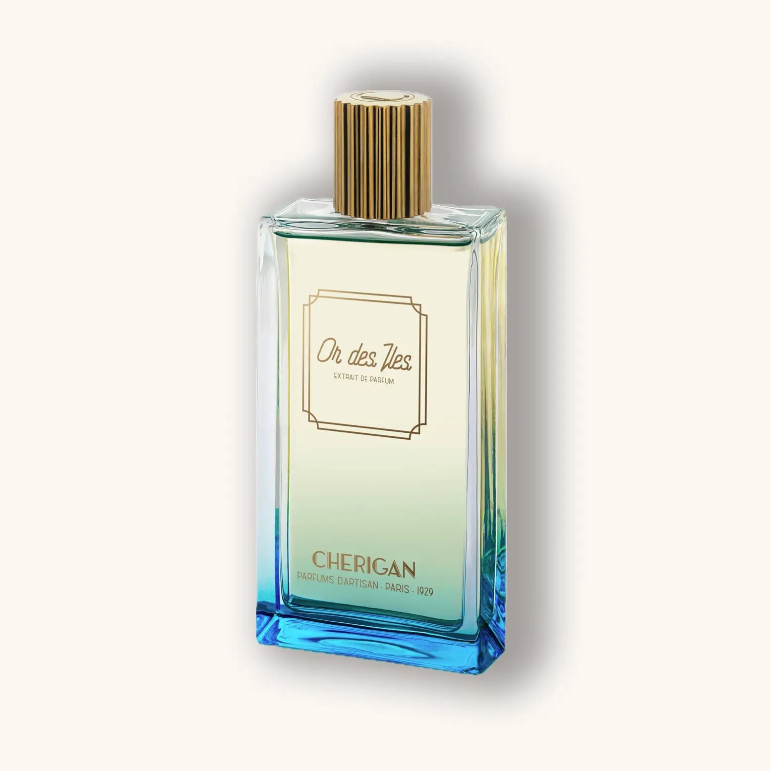 Een slanke, rechthoekige parfumflacon met een gouden dop, gelabeld "Cherigan Or Des Îles," met een verloop in blauwe en groene tinten. De elegante verpakking suggereert een verfrissende en verfijnde geurbeleving.