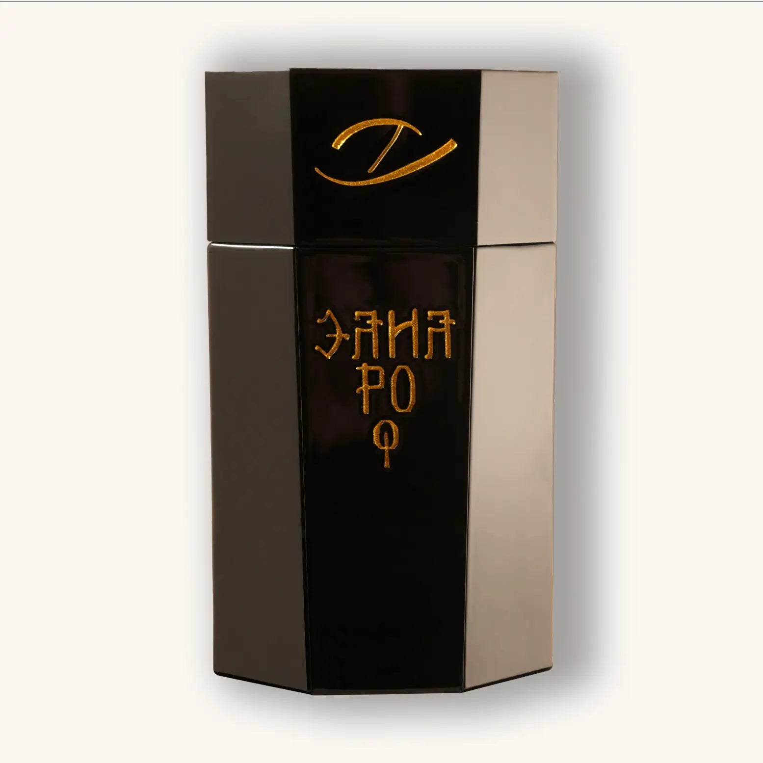 Luxe Zaharoff Treasure parfumfles  met zwart en goudkleurig ontwerp en opvallende gouden inscriptie PO, moderne en exclusieve uitstraling.