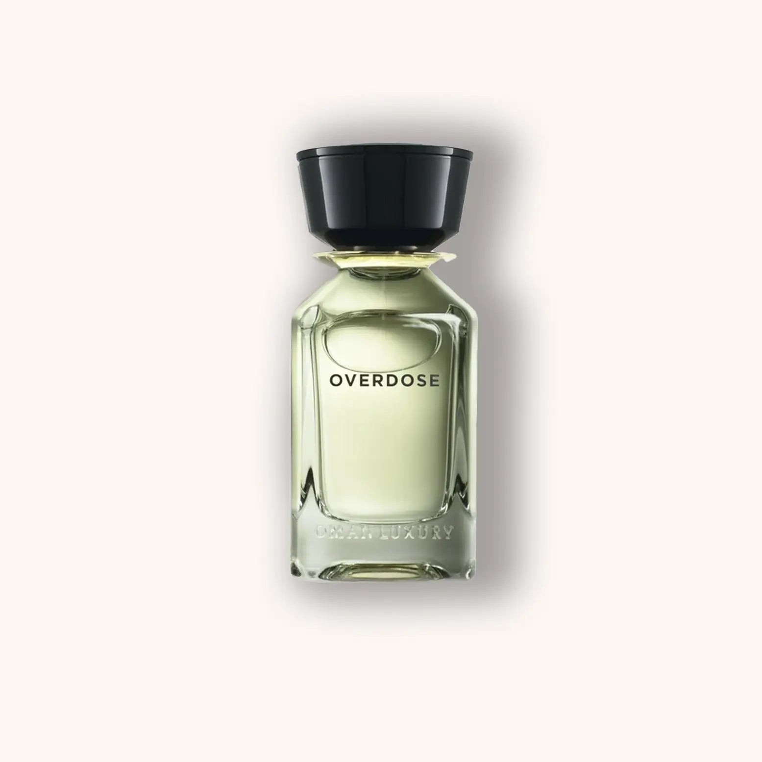 Een slanke glazen flacon van de parfum "Omanluxury Overdose", met een minimalistisch design, een zwarte dop en het woord "OVERDOSE" elegant weergegeven op de voorzijde.