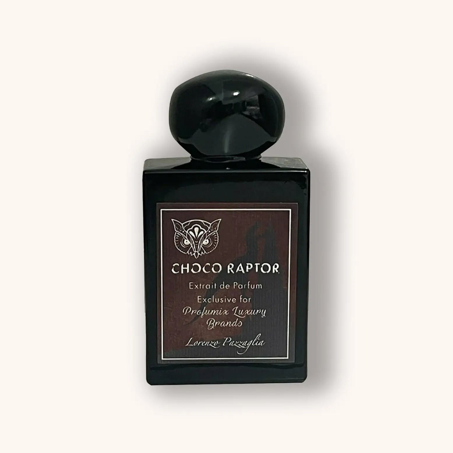  Fles Lorenzo Pazzaglia Choco Raptor Extrait de Parfum met donker label in bruintinten en zwarte dop, met een abstracte illustratie die verwijst naar chocolade en intensiteit.