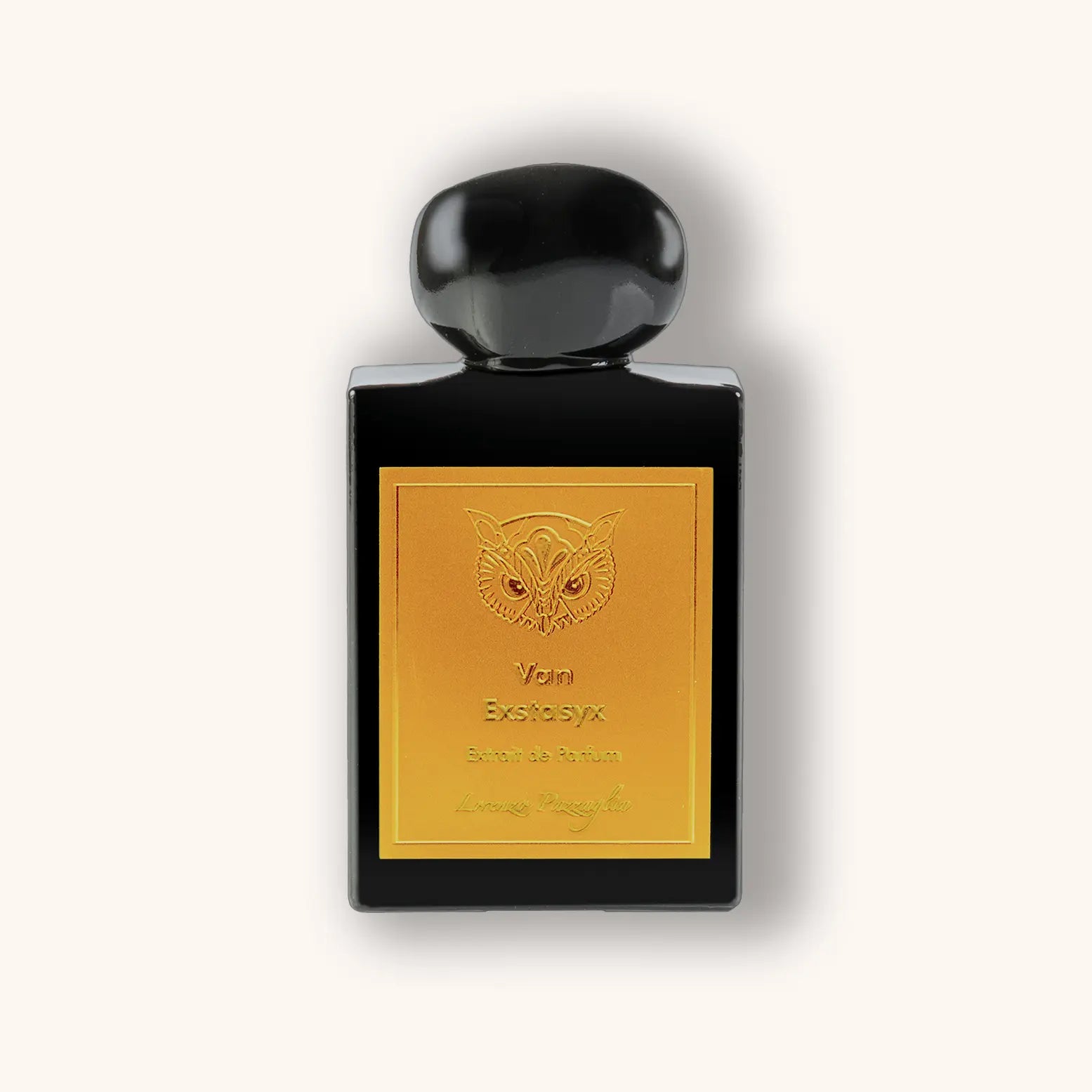 les van het parfum Van Exstasyx van Lorenzo Pazzaglia, met een donker glazen flacon en een zwarte, glanzende dop. Het gouden etiket toont een gestileerd uilensymbool en bevat de tekst "Van Exstasyx – Extrait de Parfum – Lorenzo Pazzaglia"
